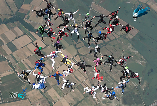 NOUVEAU RECORD DE L'EUROPE SAUT EN PARACHUTE